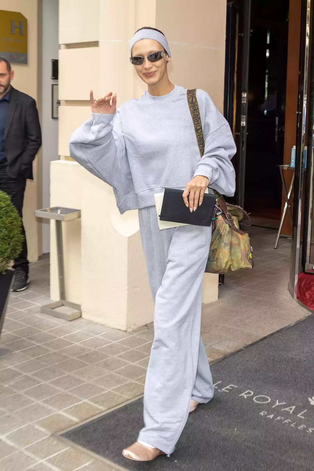 Bella Hadid Inspired K-Fashion Look #9