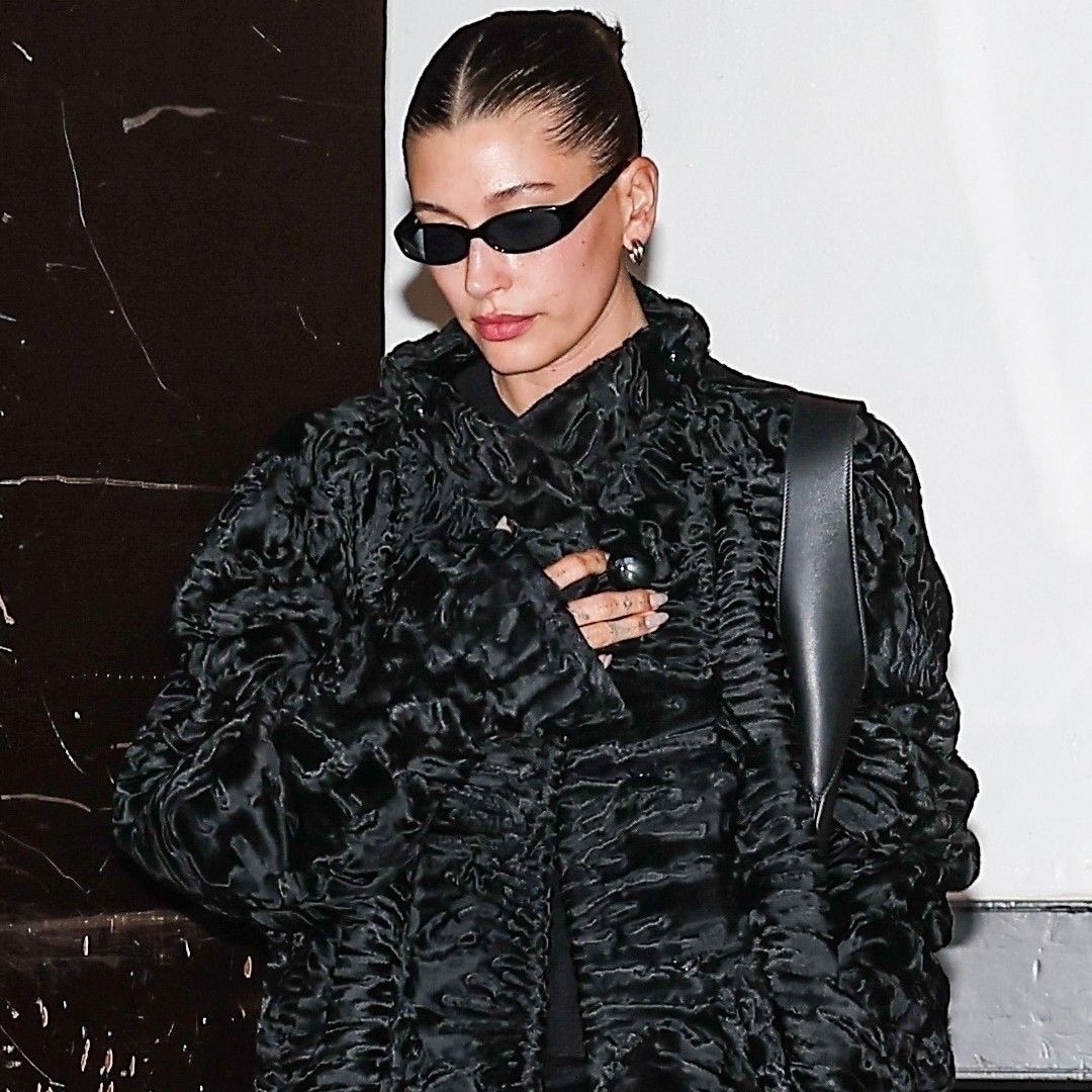 Hailey Bieber Inspired K-Fashion Look #20