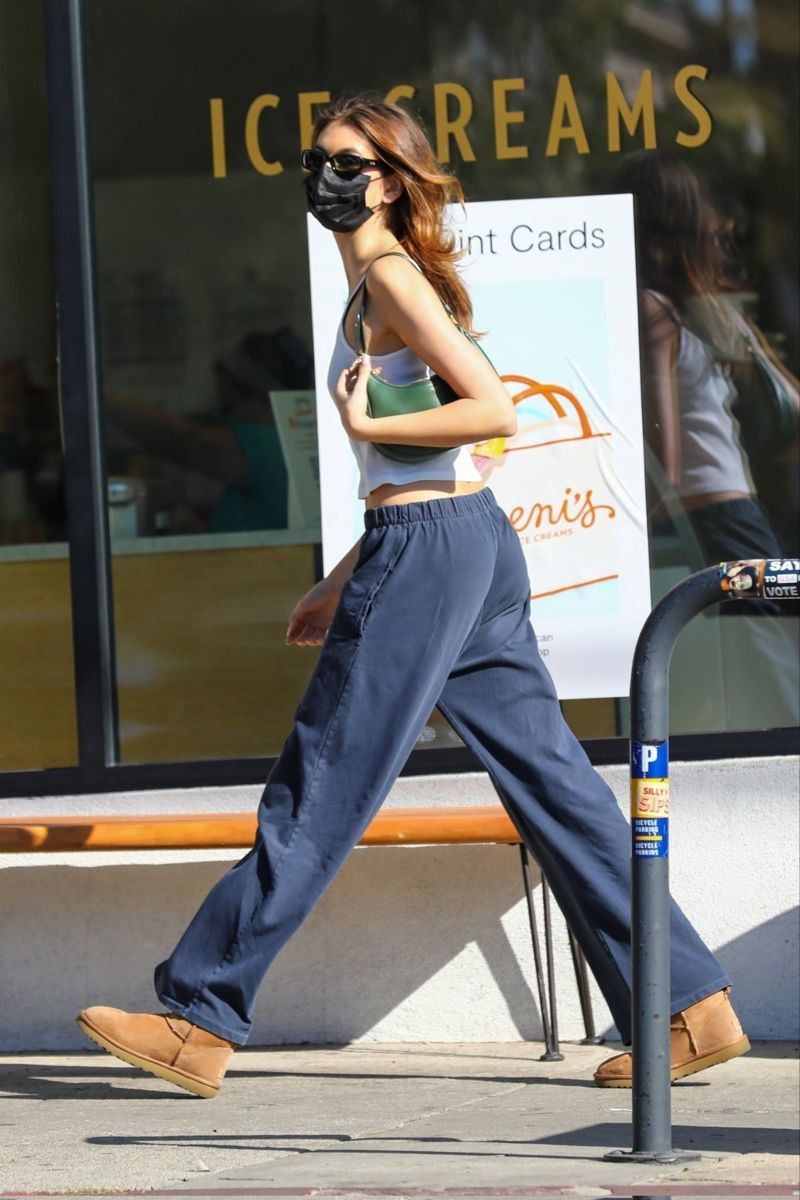 Kaia Gerber Inspired K-Fashion Look #33